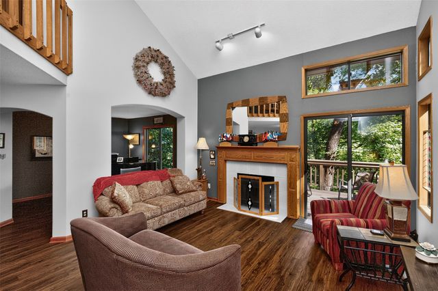 7052 Oak Brook Drive, Urbandale, IA 50322