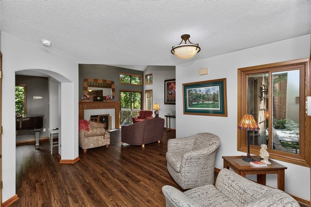 7052 Oak Brook Drive, Urbandale, IA 50322