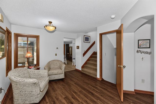 7052 Oak Brook Drive, Urbandale, IA 50322