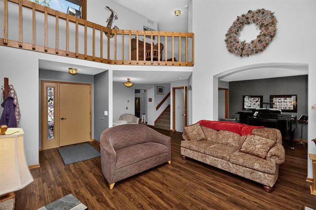 7052 Oak Brook Drive, Urbandale, IA 50322