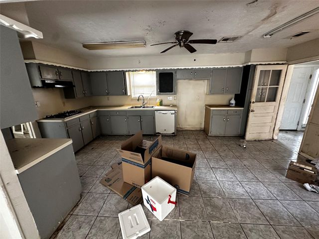 130 Caldwell Street, Baytown, TX 77520