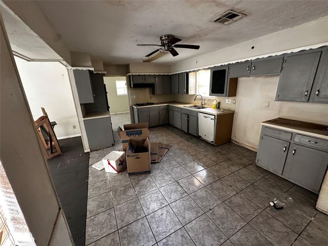 130 Caldwell Street, Baytown, TX 77520