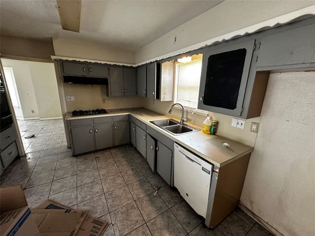 130 Caldwell Street, Baytown, TX 77520