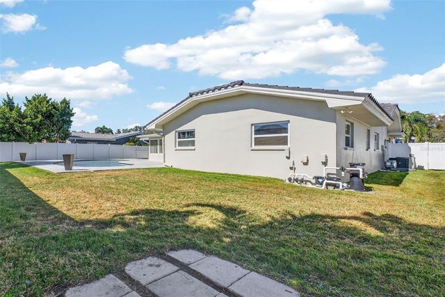 2161 WATEROAK DRIVE N, Clearwater, FL 33764