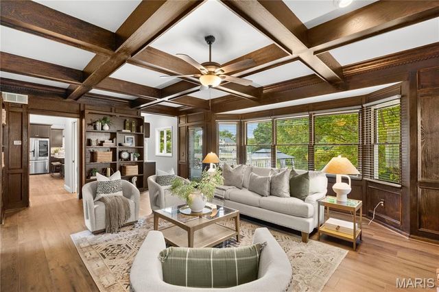 327 Woodmere Drive, St Charles, MO 63303