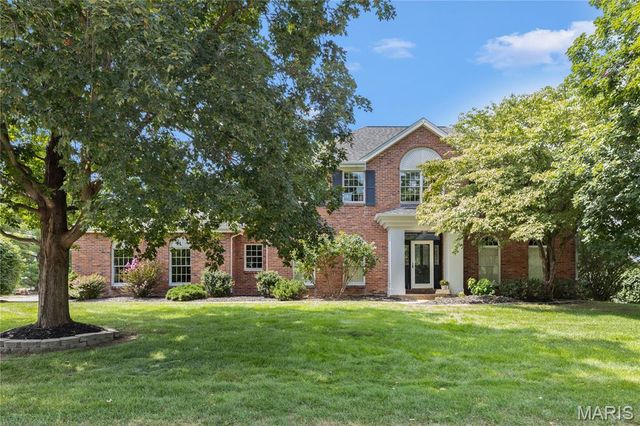 327 Woodmere Drive, St Charles, MO 63303