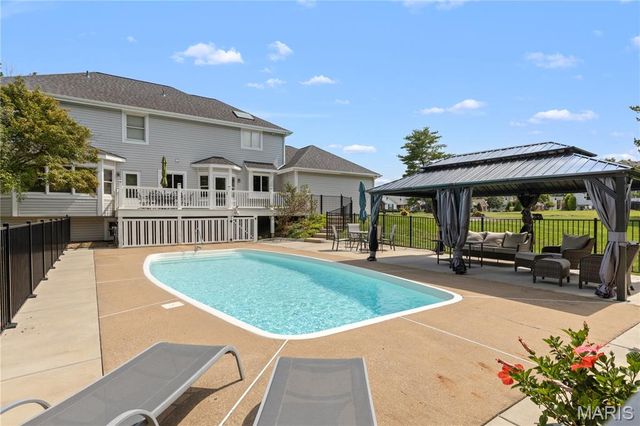 327 Woodmere Drive, St Charles, MO 63303