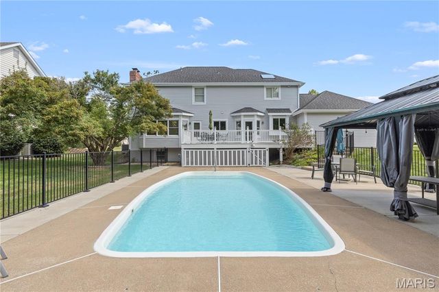 327 Woodmere Drive, St Charles, MO 63303