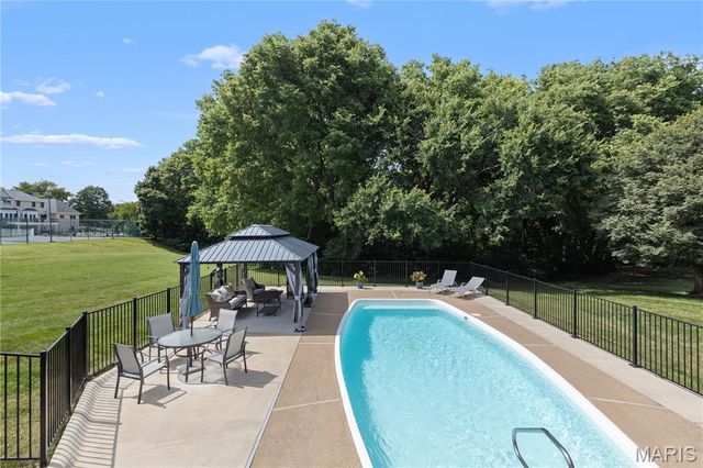 327 Woodmere Drive, St Charles, MO 63303
