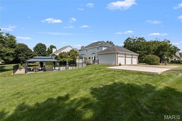 327 Woodmere Drive, St Charles, MO 63303