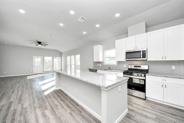 214 Spruce Lake Road, Houston, TX 77336