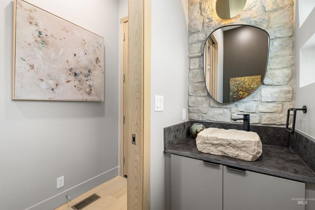 5793 S Brian Way, Boise, ID 83716