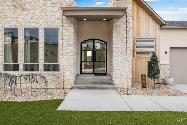 5793 S Brian Way, Boise, ID 83716