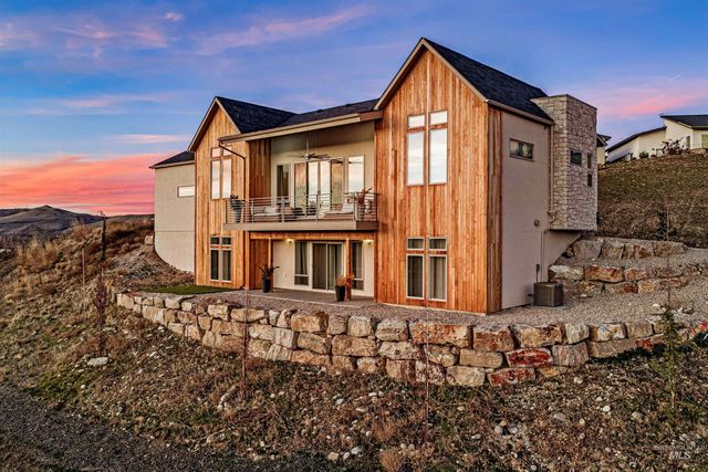 5793 S Brian Way, Boise, ID 83716