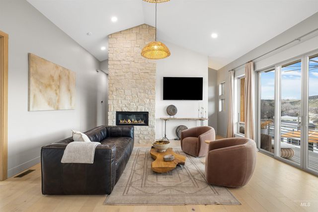 5793 S Brian Way, Boise, ID 83716