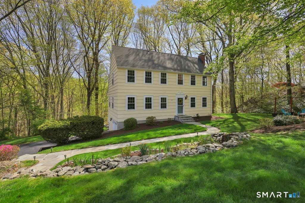 9 Academy Road, Trumbull, CT 06611