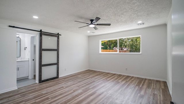 12915 Bexhill Drive, Houston, TX 77065