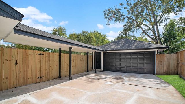 12915 Bexhill Drive, Houston, TX 77065