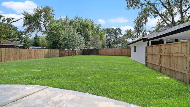 12915 Bexhill Drive, Houston, TX 77065