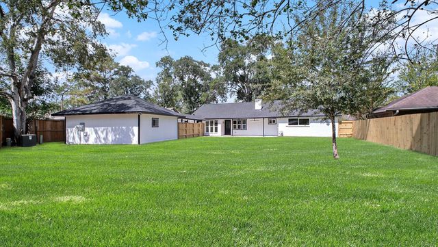 12915 Bexhill Drive, Houston, TX 77065