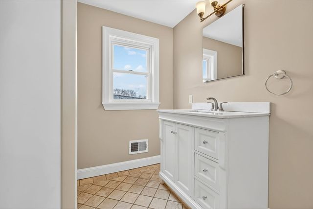 24 Garden St, Danvers, MA 01923