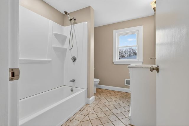 24 Garden St, Danvers, MA 01923