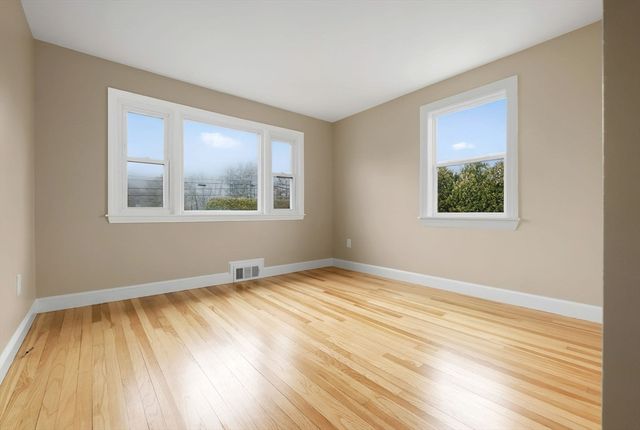 24 Garden St, Danvers, MA 01923