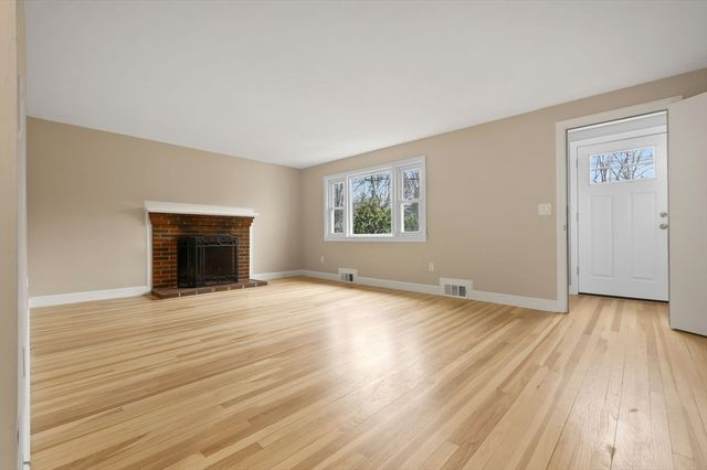 24 Garden St, Danvers, MA 01923