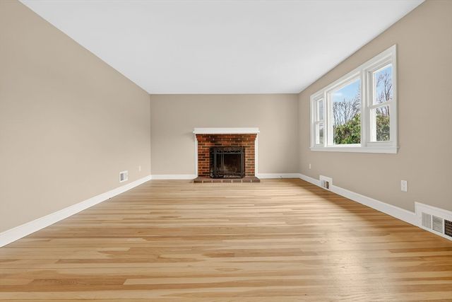 24 Garden St, Danvers, MA 01923