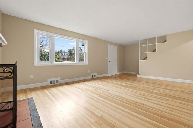 24 Garden St, Danvers, MA 01923