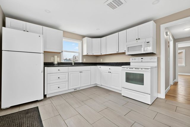 24 Garden St, Danvers, MA 01923