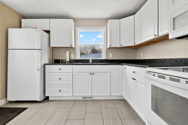 24 Garden St, Danvers, MA 01923