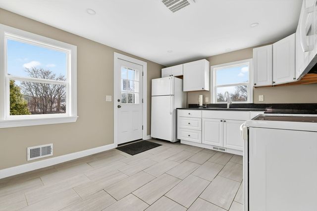 24 Garden St, Danvers, MA 01923