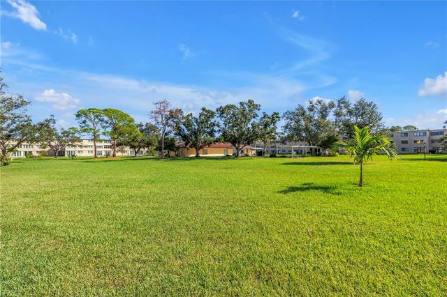 5095 BAY STREET NE 317, St Petersburg, FL 33703