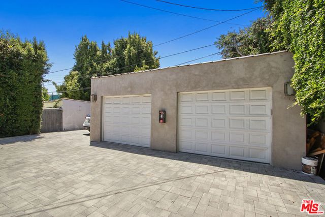 807 N Croft Avenue, Los Angeles, CA 90069