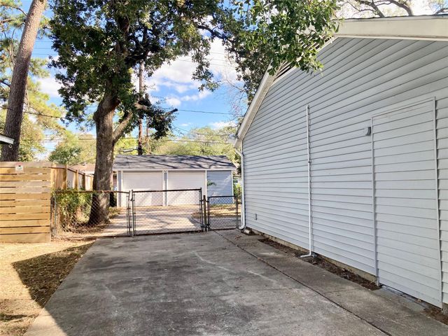 10124 Homestead, Houston, TX 77016