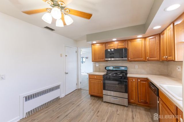 2 Hilltop Avenue, Sayreville, NJ 08879