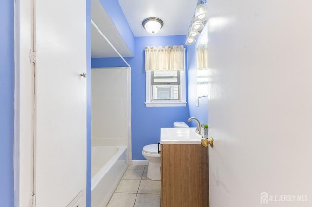 2 Hilltop Avenue, Sayreville, NJ 08879