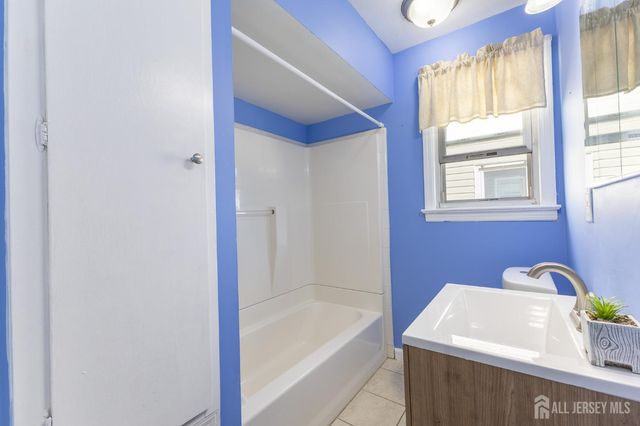 2 Hilltop Avenue, Sayreville, NJ 08879