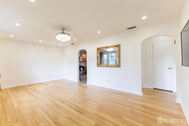 2 Hilltop Avenue, Sayreville, NJ 08879