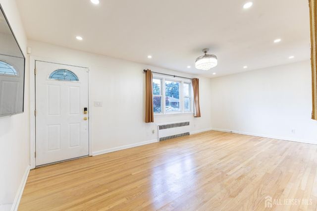 2 Hilltop Avenue, Sayreville, NJ 08879