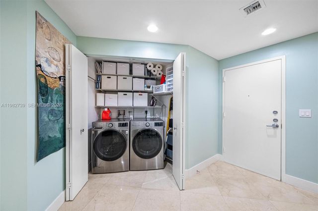 3030 NE 188th St 404, Aventura, FL 33180