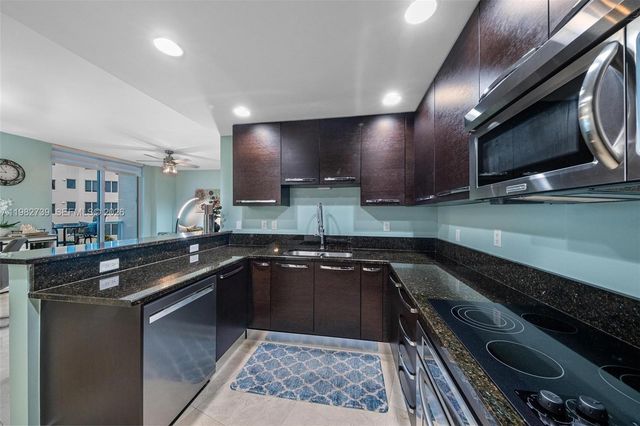 3030 NE 188th St 404, Aventura, FL 33180