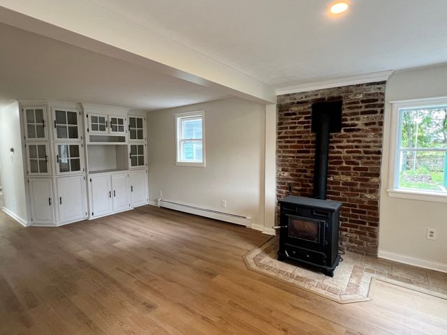 18 Hurley Ave, Dracut, MA 01826