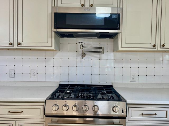 18 Hurley Ave, Dracut, MA 01826
