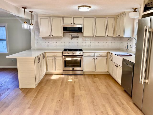 18 Hurley Ave, Dracut, MA 01826