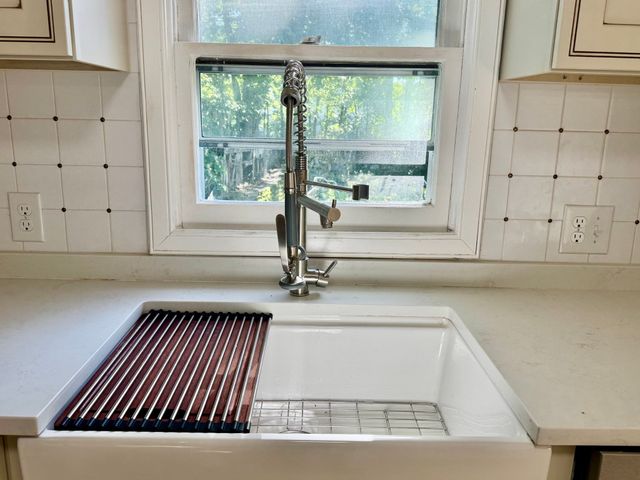 18 Hurley Ave, Dracut, MA 01826