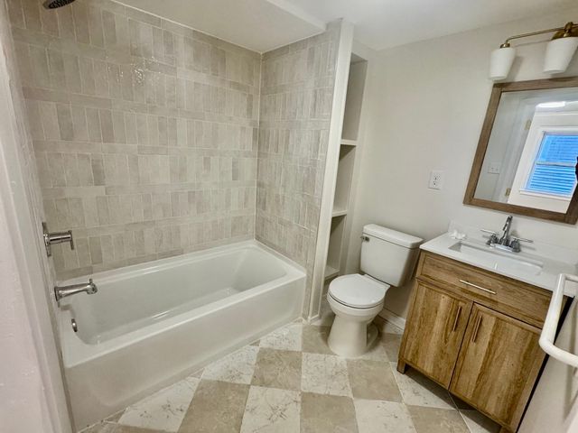 18 Hurley Ave, Dracut, MA 01826
