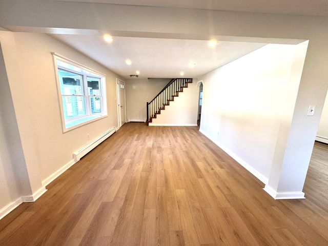 18 Hurley Ave, Dracut, MA 01826