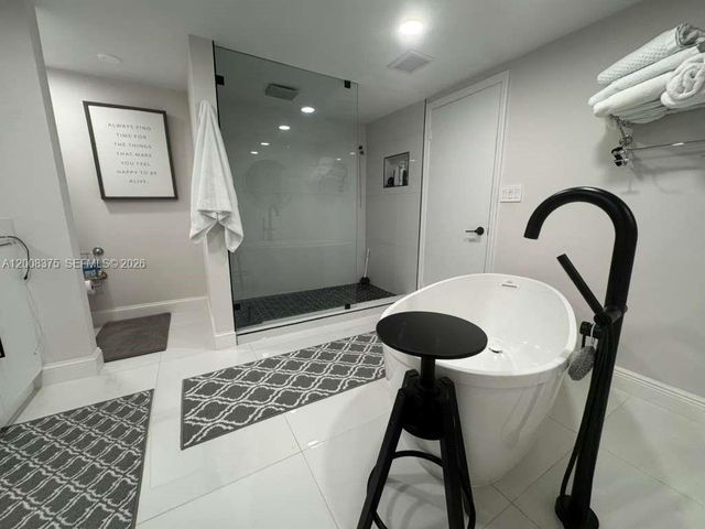 11113 Biscayne Blvd 558, Miami, FL 33181